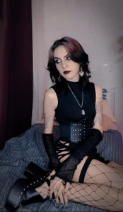 Your favorite goth girl😈