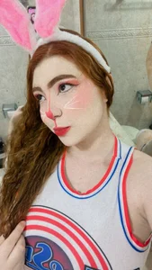 lizy_portmanのLola Bunnyの 3枚の写真