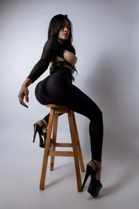 Violett_Rosse_ powerful girl Foto 4