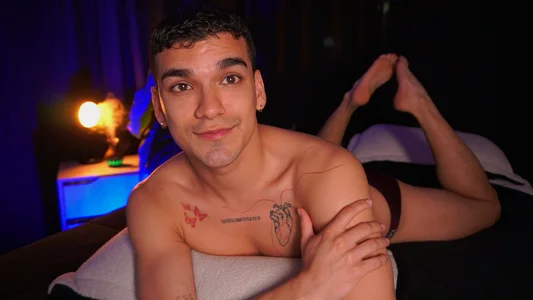 EROS_AND_ALAN: Public ( 2 фото)