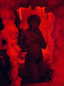 Ashlleiigh welcome to the red room🤭🤤 Εικόνα 5