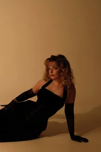 Lady in black de dominyantrix  2 Imagens