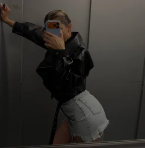 LizzieHandy Public Pic 4