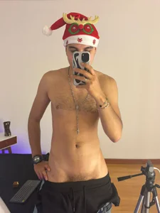 Amadeo_Wild for a sexy christmas Pic