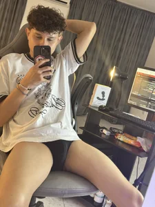 Nathan_Bluee Broadcast day! Pic 2