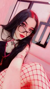 Sexy girl 🖤😈 de alixxon1  3 photos