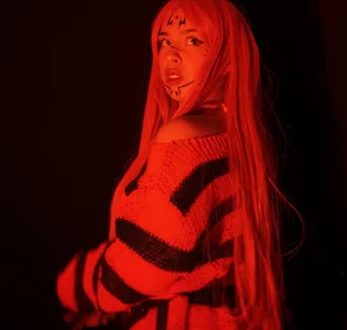 sweett_chocco Red Hair Latina Pic 2