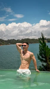 MAXTHOMSON Pool day 💦 Hình 6