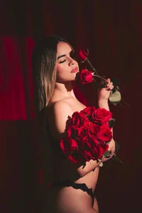 lilith4_s Lilith loves roses Pic 2