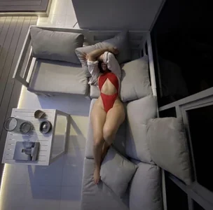 CarolinaRaven rojo pasión Pic 4