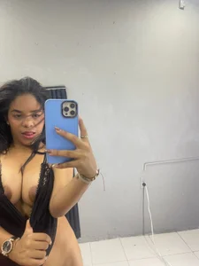 Tiffany-Jones Look at my essence صورة واحدة|Tiffany-Jones Look at my essence صورتان|Tiffany-Jones Look at my essence  5 صور|Tiffany-Jones Look at my essence  5 صورة