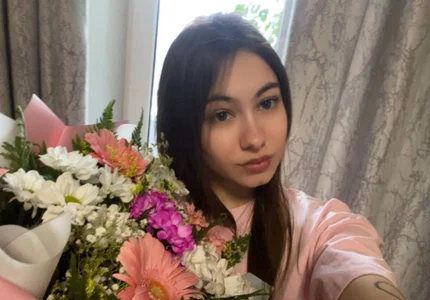 MacyFelver Pretty Girl With Flowers🌸 Pic 3