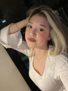 LinnBealee: Sitting in my coffee after studying ( фото)