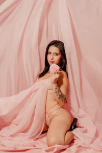 Me on pink 🥰 de iambastet  3 Imagens