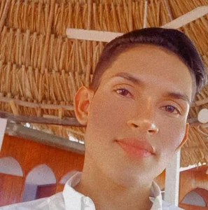 Austin_Bell_'s XXX Nude Photo 2