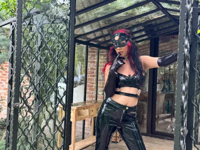 CharmingLilith Lady in LATEX Pic 4