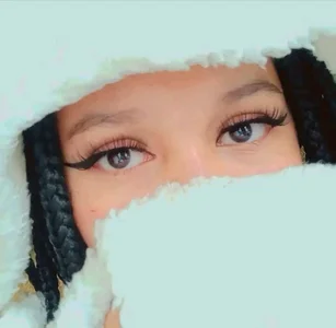 emily_rosse04 My little eyes 🥰 টি ছবি