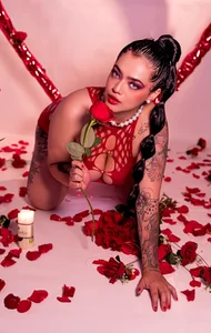 KayllaEvanss_ 💋 "In your gaze I find the fire that lights my desire." Poză 2