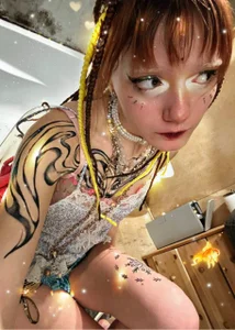 sarawhisperr wow Pic