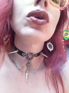 Queenscarlettsecret Do you like how sexy I am? Pic