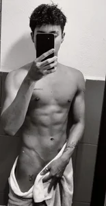 Lyonjared0 A LITTLE HOT 사진