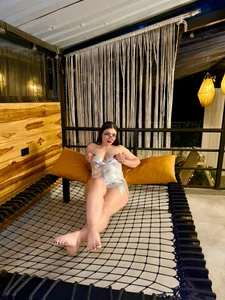 zui_lu Honey night🐝🍯 Pic 2