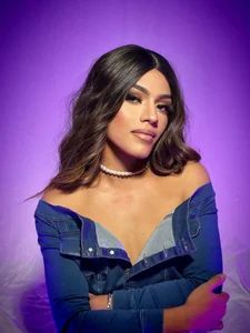 Sophi_Johnson I love feeling the texture of denim. Foto 7