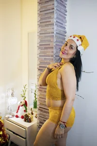 girasol_walton A yellow christmas Pic 5