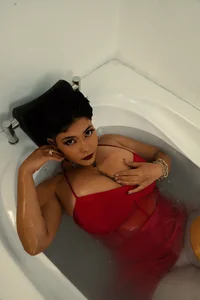 Evelynn My life in red Pic 9