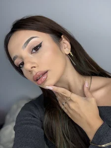 Aisha_Bee Feeling cute Foto 4