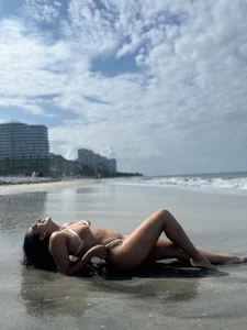 lixie_peyton beach Pic 4