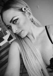 Jeanineescott a black and white world Pic 5