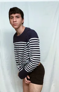 aaronthomas_ playing with the camera Pic 2