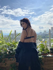 VictoriaLeia Head on the clouds Pic 2