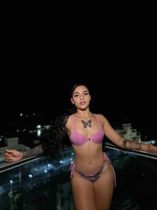 pretty_pettite My City Pic 2