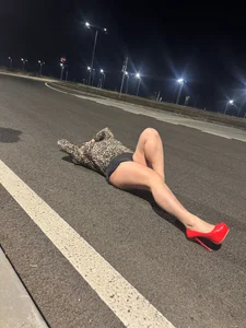 Lady in the night🌚 od MikyVesela  3 snímek