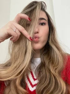 EvelynRavenwood It’s just me, moments, and a little bit of light. ✨ Immagine  3