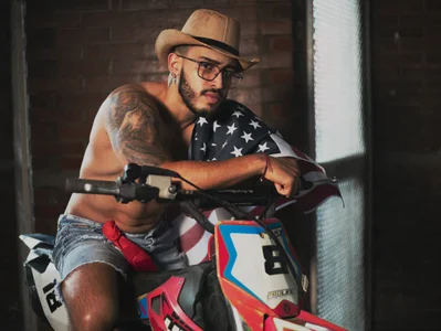 JULY 4 de Liam_Kleiin  4 Imagens