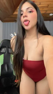 emily_cooper_t Red 🫦😈❤️ Pic 2