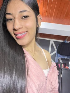 Becky_G Public Gambar