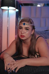 Your sexy Romani is Online ❤️ od laura_bassi  9 snímek