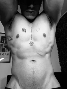 Simon_cortes black - white Pic 3