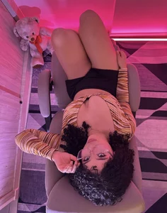EmilyWantsMore Public Immagine  3