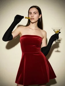 LizethLiskMirror Knows Everything Bild