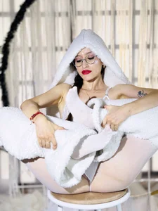 caroline_adams_merry christmas🤍图片 3