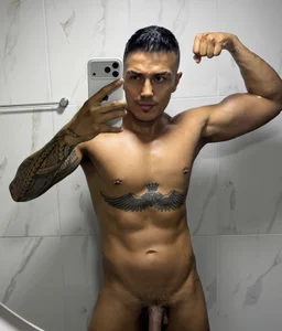 aaron_bolt Mirror📸 Pic 2