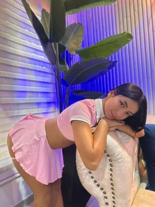 MeganCruzGB I love the pink and you 🥺🙈 Immagine  2