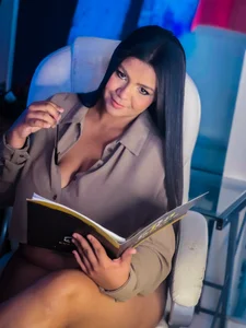 Gabriela_BrownI am your secretary Bild 6