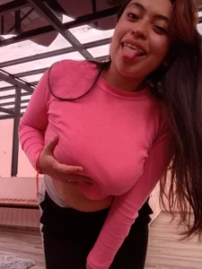 Emma_saenzz_ Public Pic 3