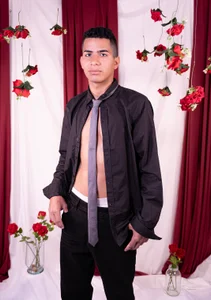 Noah_Greenhartt 🔥 Love tastes better under my control.  3টি ছবি